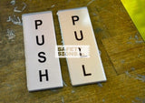 Push Pull Vertical silver black (PP012_ACR) - Obbo.SG