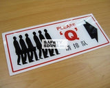 Please Queue – Right (Q001_ACR) - Obbo.SG